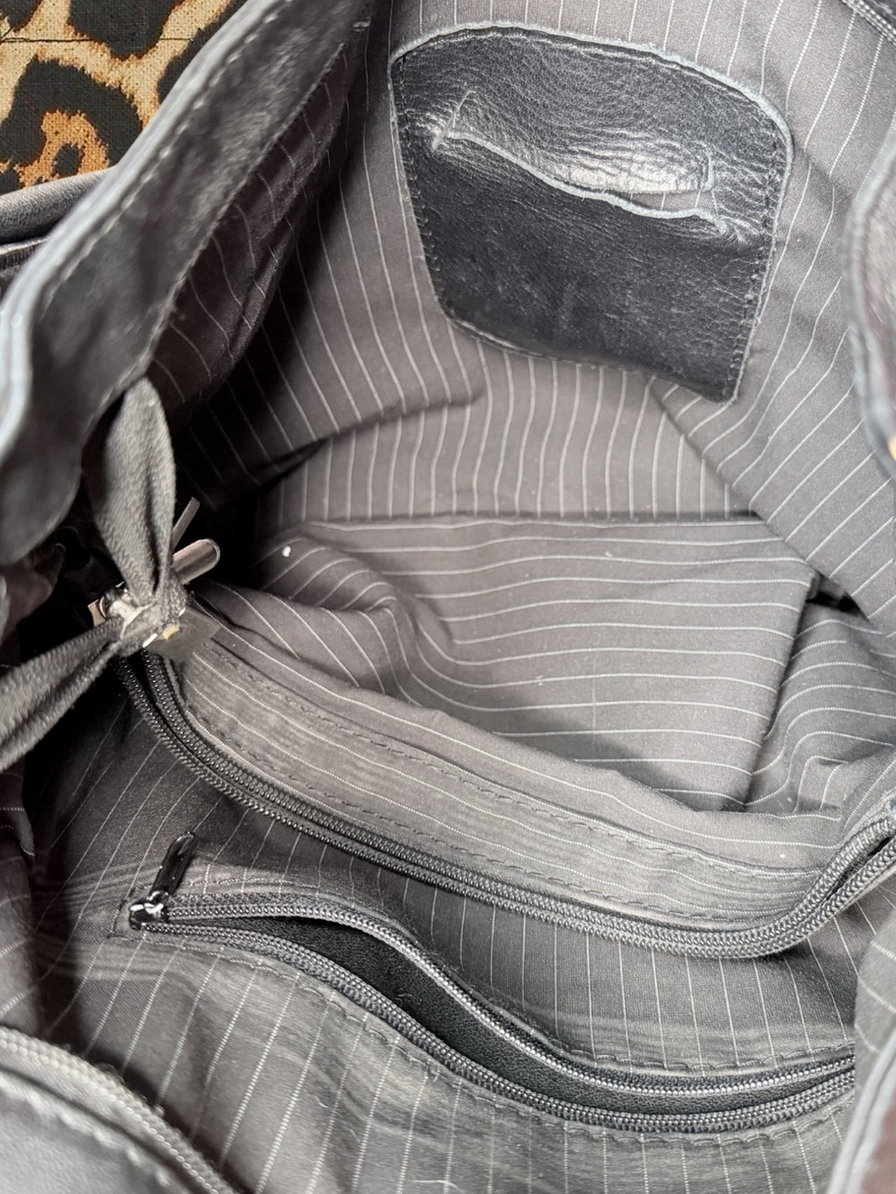 VINTAGE | Y2K Black Leather Hobo Bag | Good Condition | Clean Interior - Picture 4 of 5
